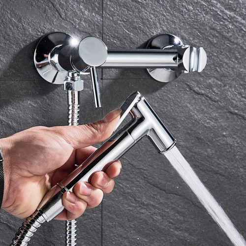 شیر نصب شده به دیوار