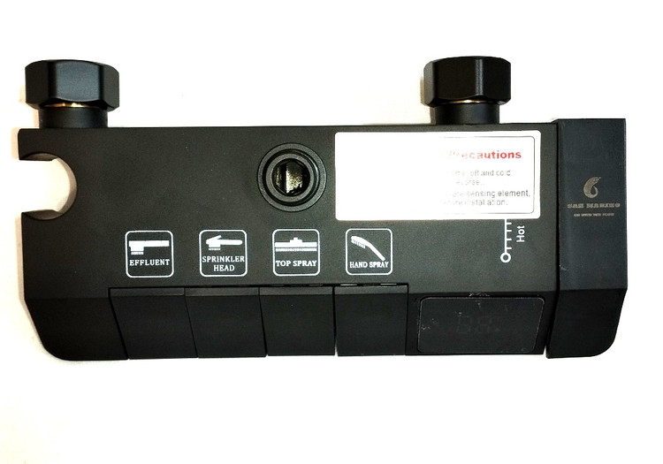 نمای نزدیک از پنل دوش